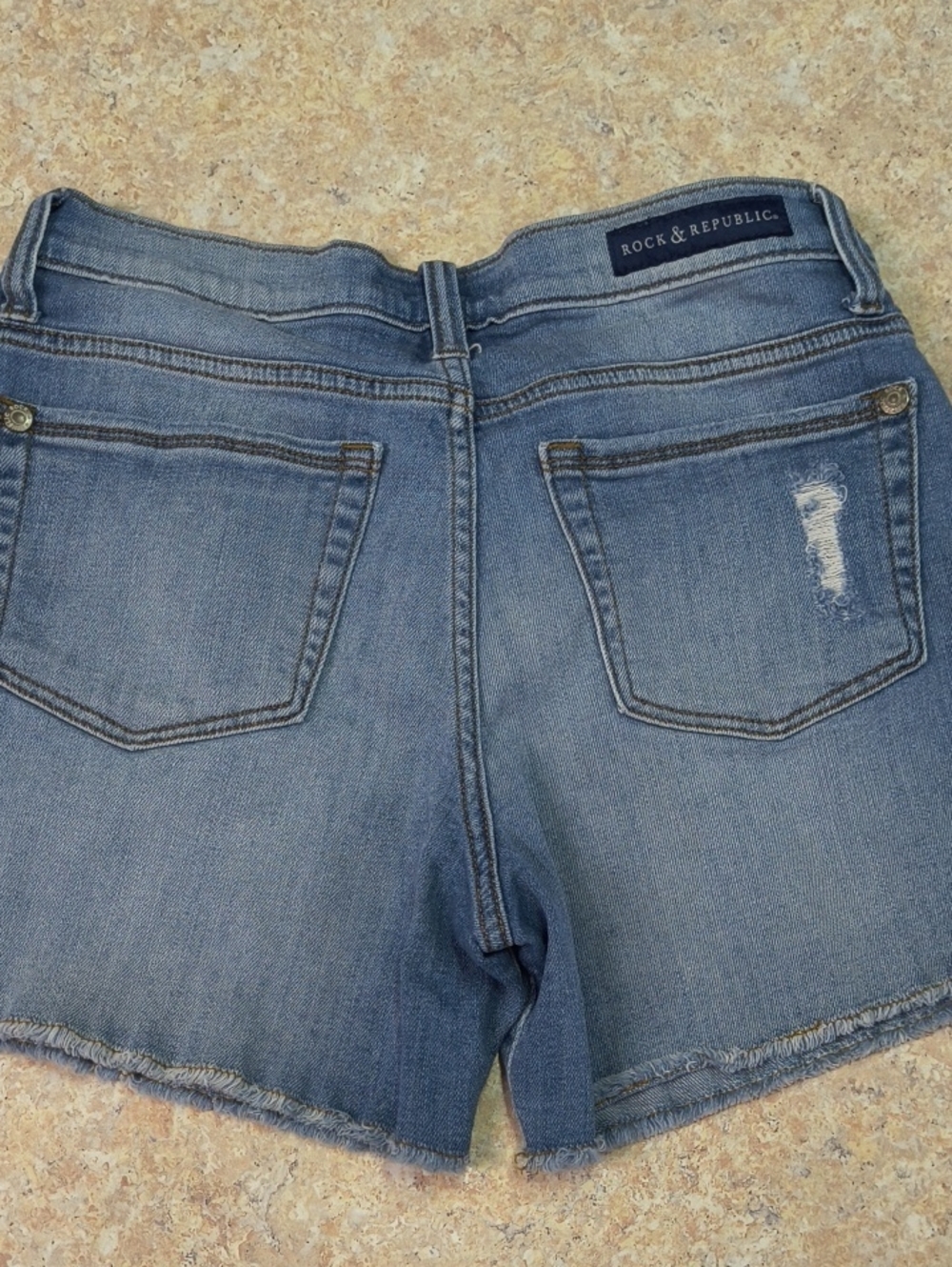 Rock & Republic Medium Blue Denim Cutoff Shorts Hula Style Sz 8 GUC.